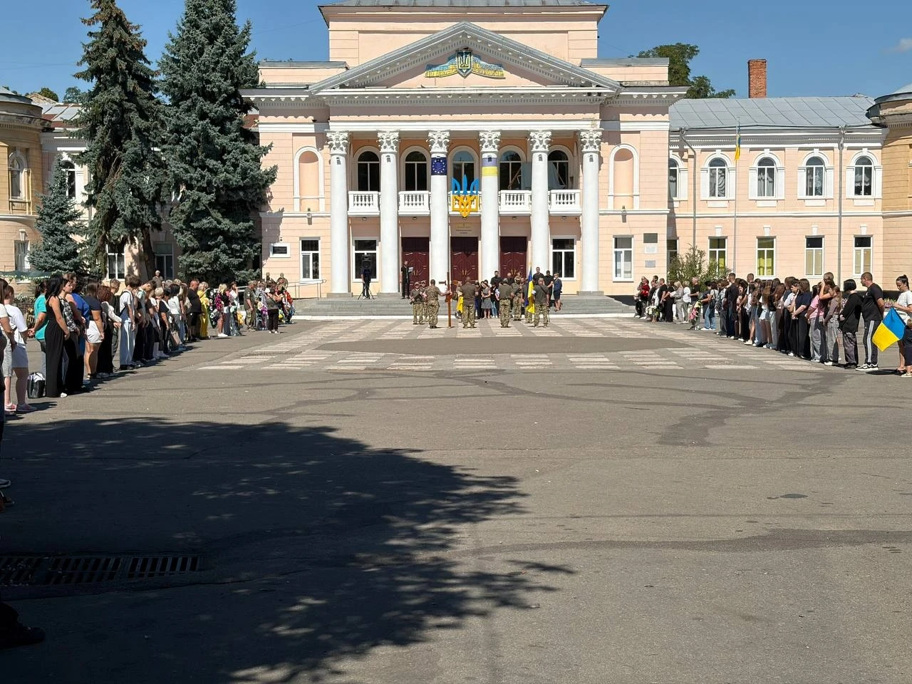 На щиті повернувся захисник Олександр Батечко: Первомайськ попрощався з воїном