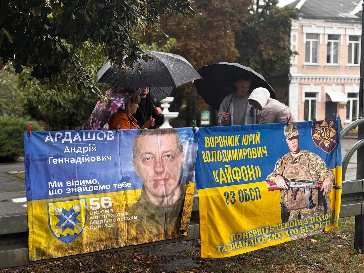 Ціна миру та спокою: у Первомайську відбулася акція «Полон вбиває. Не мовчи!»