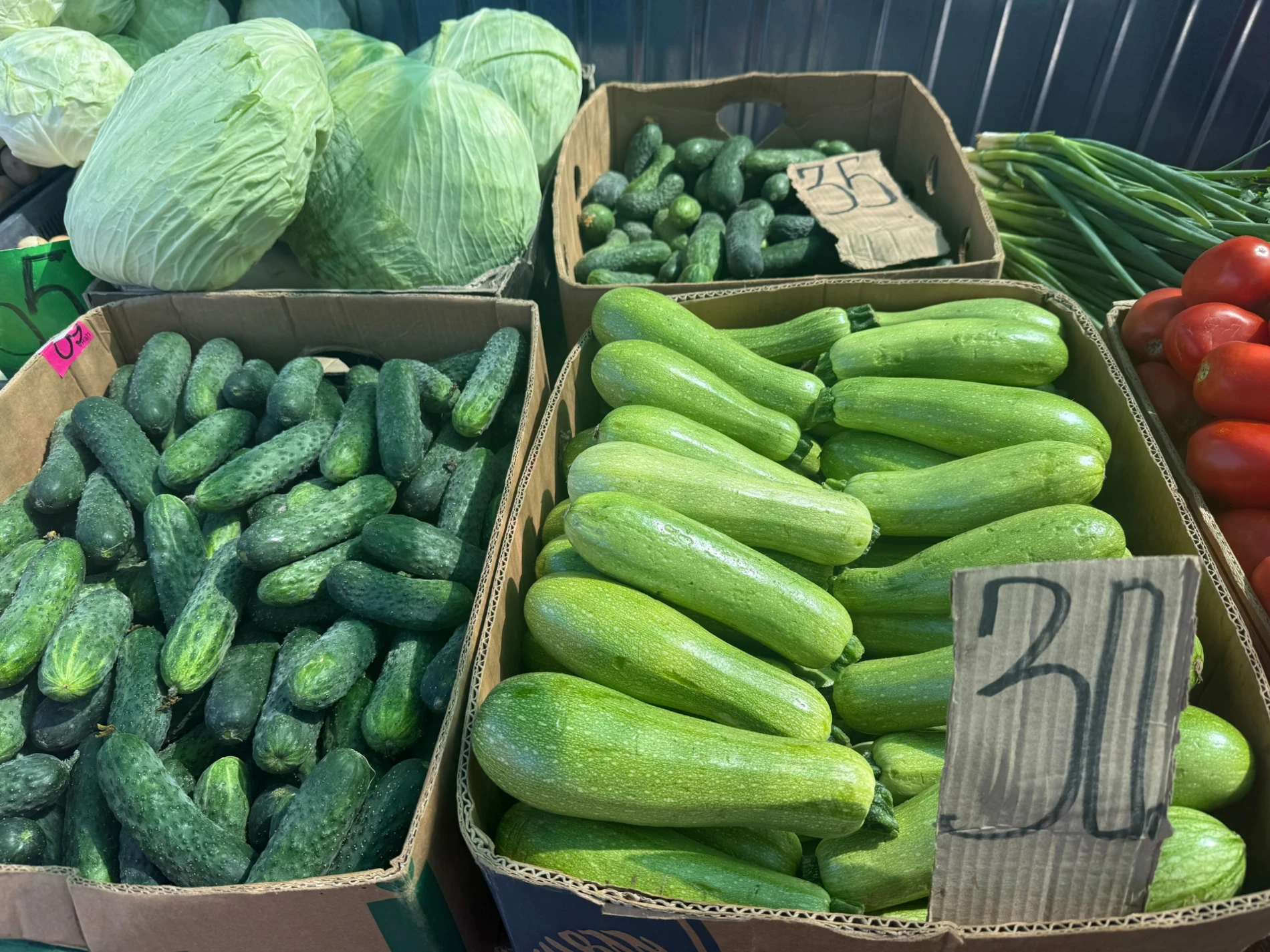 Що почому на центральному ринку Первомайська у серпні: огляд цін на продукти