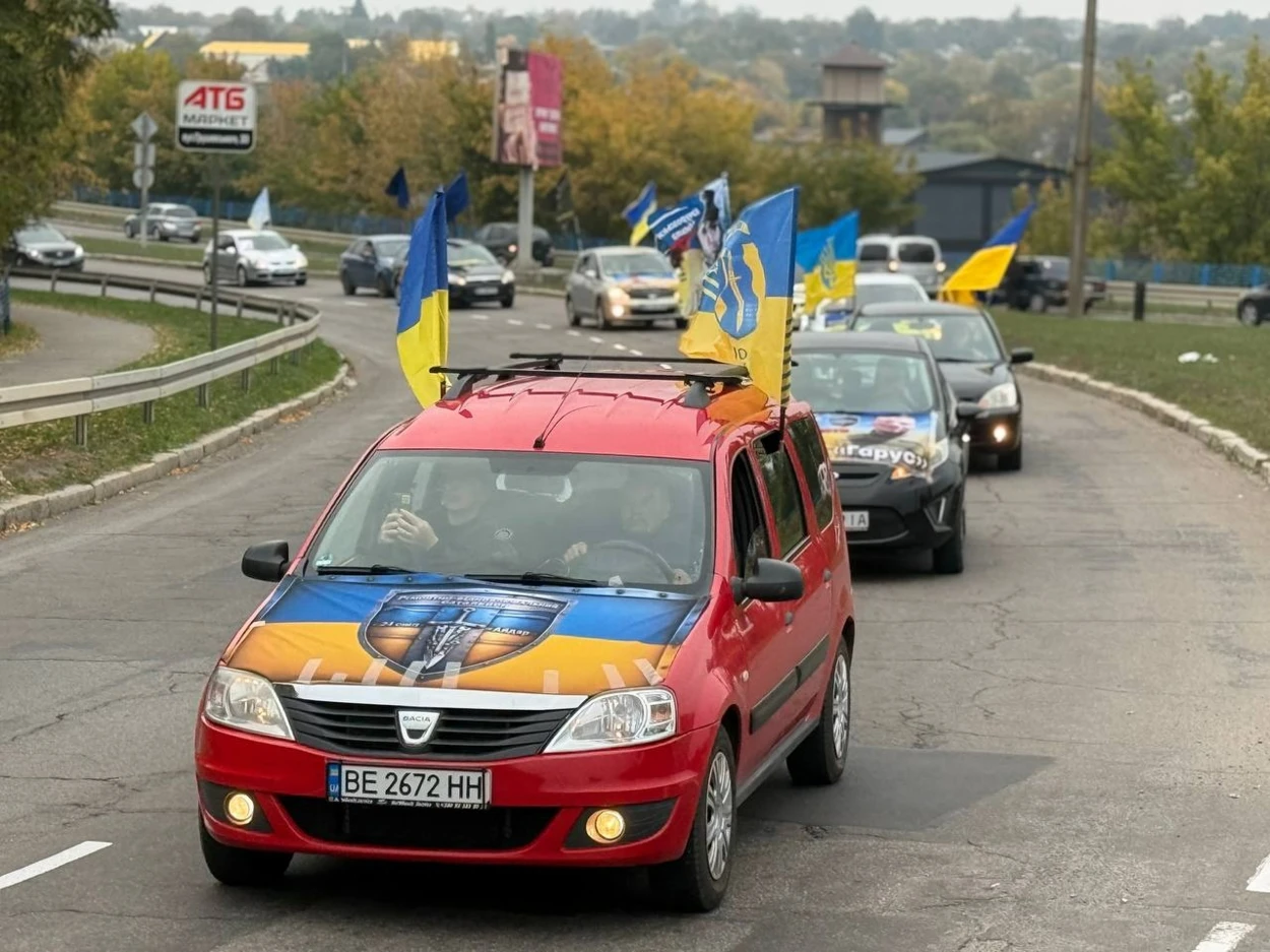 «Спиніться»: у Первомайську рідні полонених і безвісти зниклих вийшли на акцію
