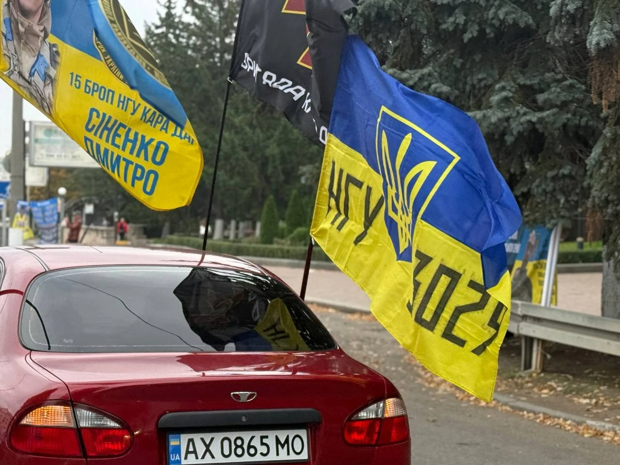 «Спиніться»: у Первомайську рідні полонених і безвісти зниклих вийшли на акцію