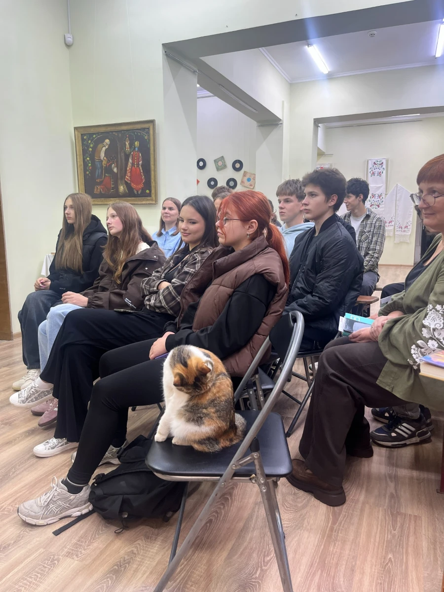 На захід завітала і музейна киця Попелюшка