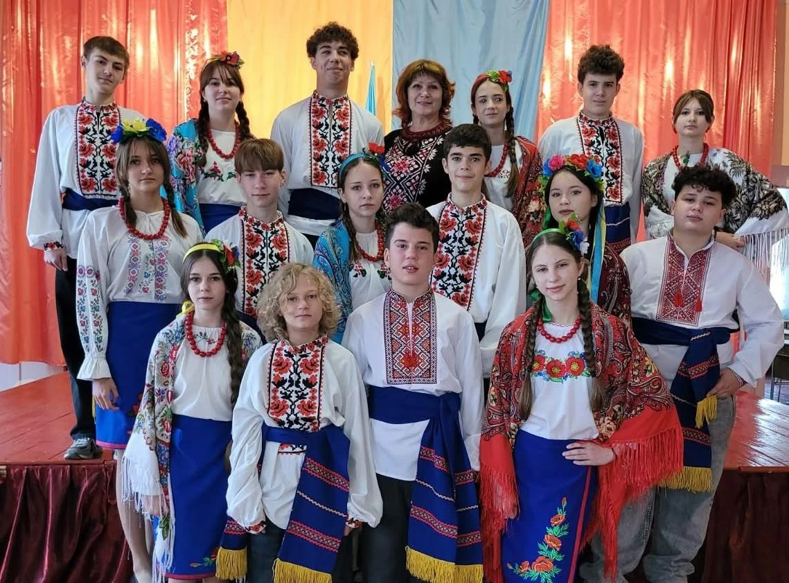 Співати, грати, танцювати, вишивати, ставити намет і не тільки: Первомайський ДЮЦНВ запрошує дітей