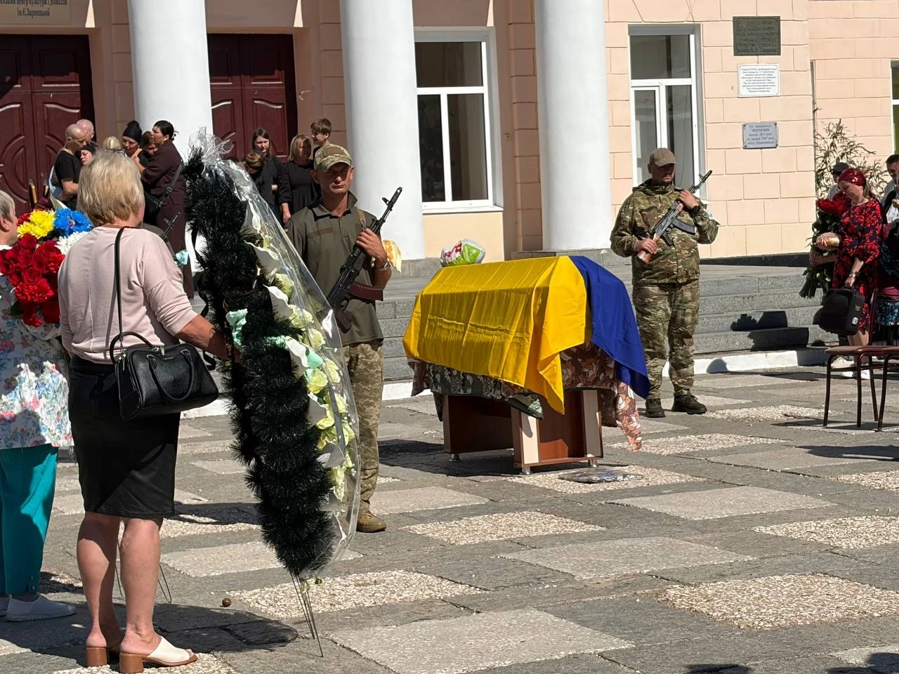 Місто попрощалося із захисником Миколою Гоцуляком