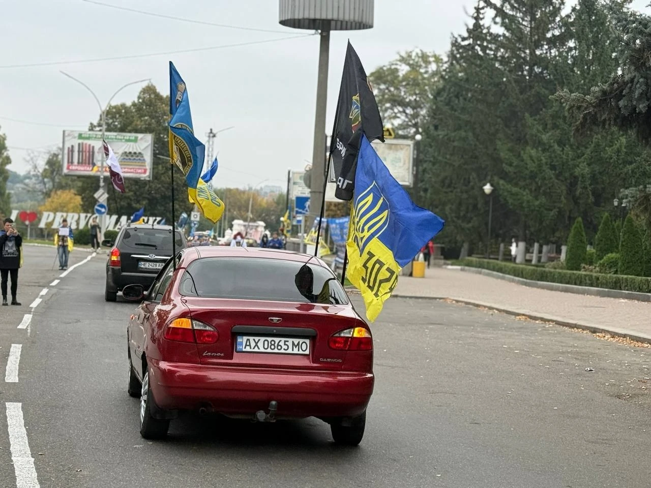 «Спиніться»: у Первомайську рідні полонених і безвісти зниклих вийшли на акцію