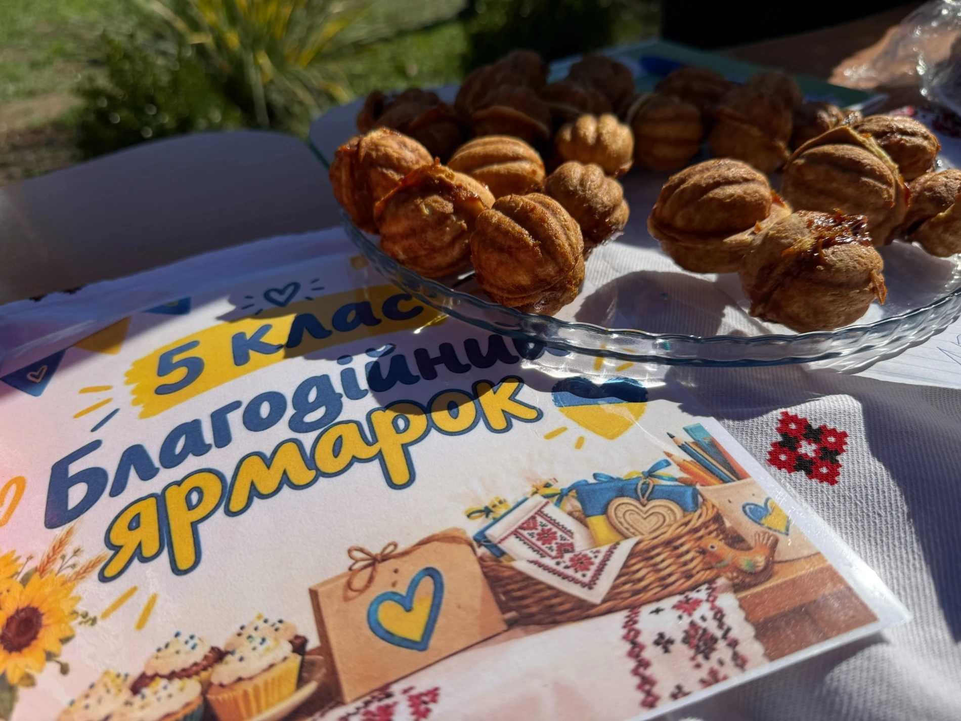 Смаколики, фотозона, букети і донати: як ярмаркували у Грушівській гімназії на Первомайщині