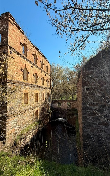 Мальовничі мури старого млина: фотоальбом і відеоекскурс цікавинками Первомайщини