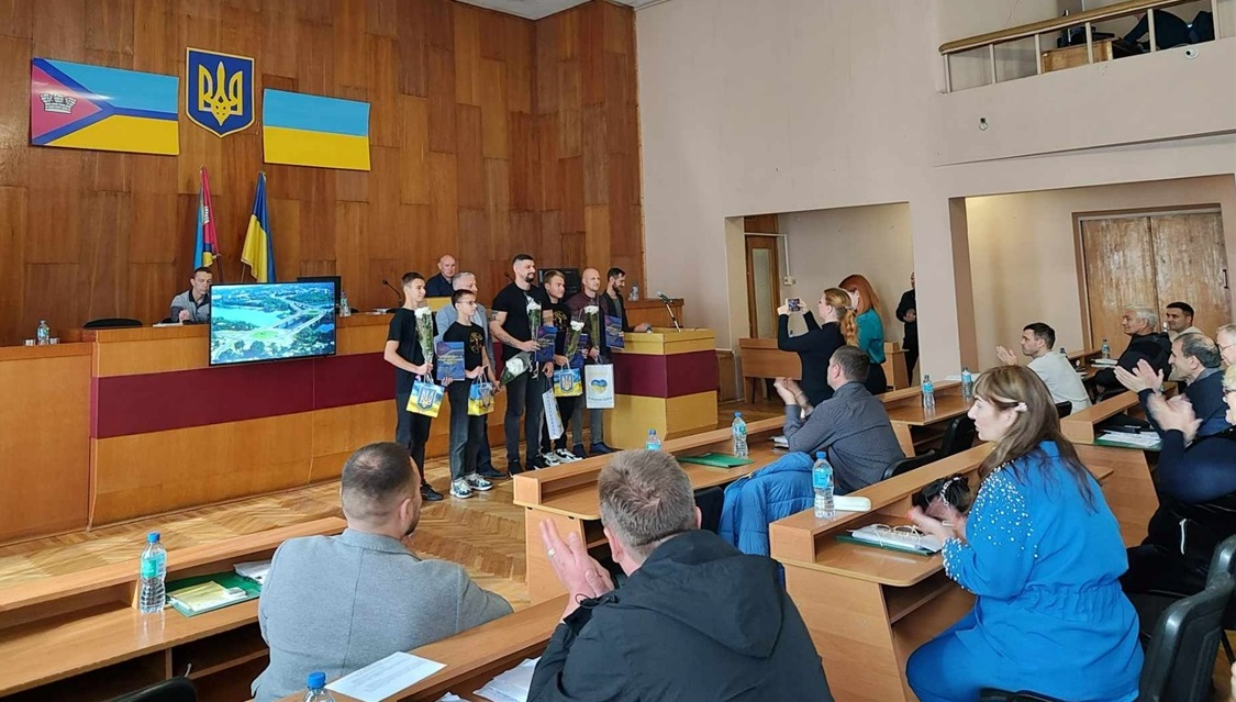 спортивний клуб GOLD GYM