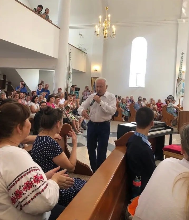 Виступає Віктор Гурба