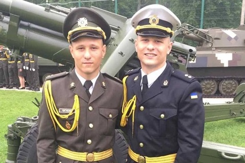 «Ми адаптувалися до всього»: історія морпіха про оборону Маріуполя, полон та силу колективу