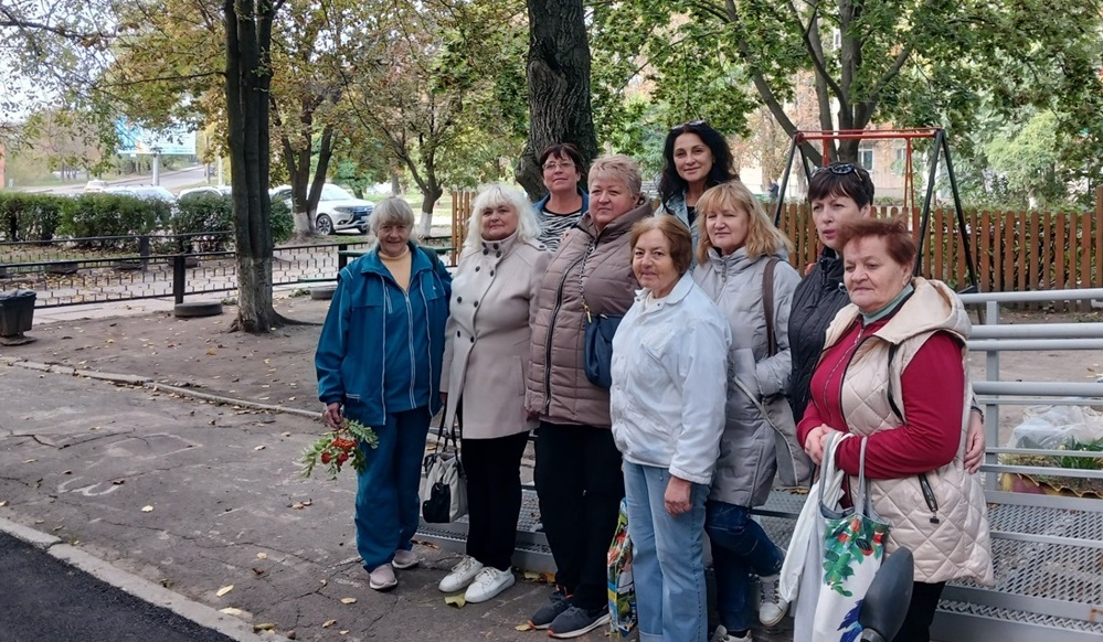 Слухачі та викладачка університету третього віку у Первомайську