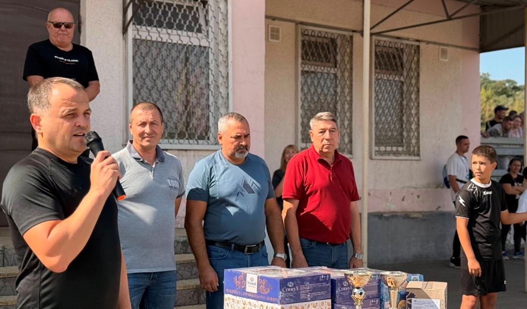 Євген Романов, а також директор ДЮСШ Станіслав Паламарчук, заступник міського голови Первомайська Володимир Рябченко та очільник міської асоціації футболу Микола Флакей на відкритті змагань до Дня фізичної культури і спорту