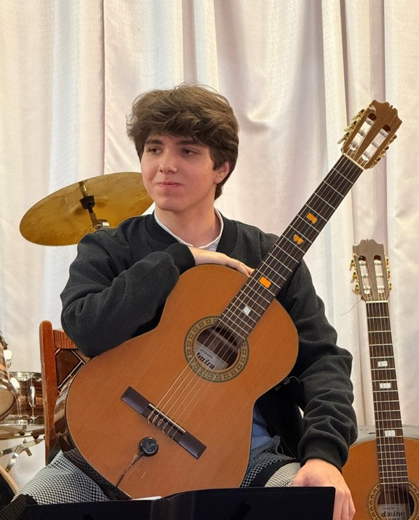 Соло, дуети, квартети, гітари та домри: у Первомайській музичній школі відбувся концерт