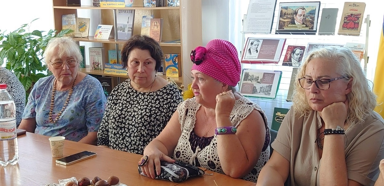 На зустрічі майстринь декоративно-ужиткового мистецтва з представниками управління культури, молоді та спорту