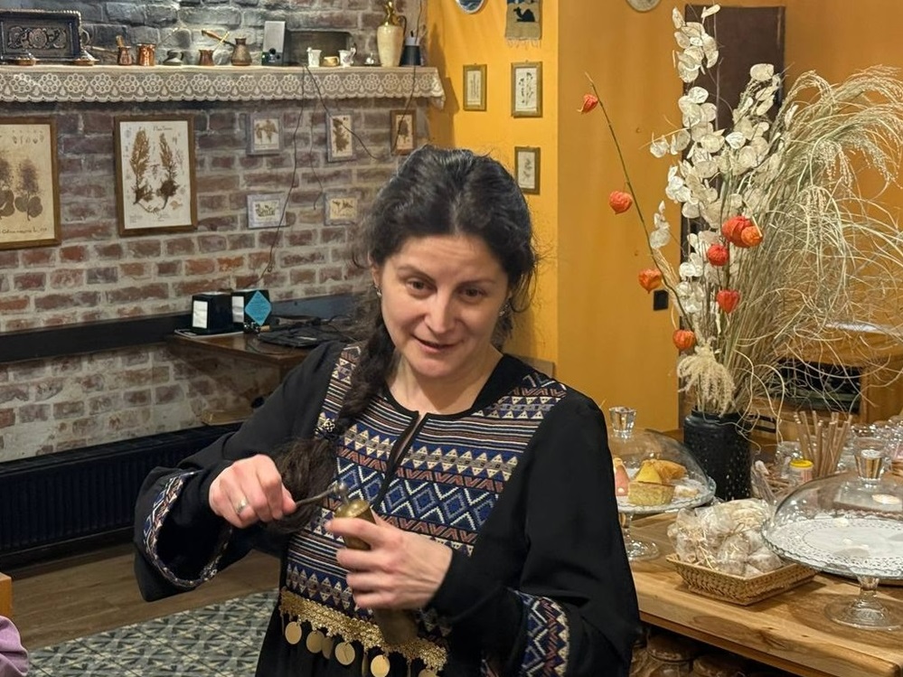 Татарські господині з гордістю розповідали, скільки літрів запашної кави вони зварили для гостей