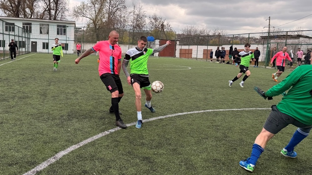 Змагання з мініфутболу на Кубок відкриття сезону серед дорослих аматорських команд. Майданчик зі штучним покриттям у Первомайській ДЮСШ