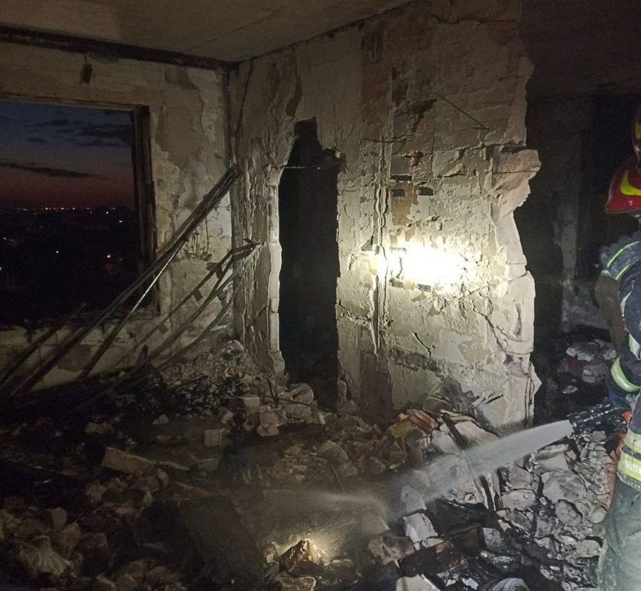 Ворог знову атакував Одесу: пожежі у багатоповерхівках, є постраждалі