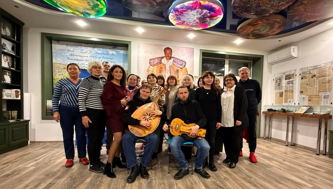 Люди, які хочуть слухати, є