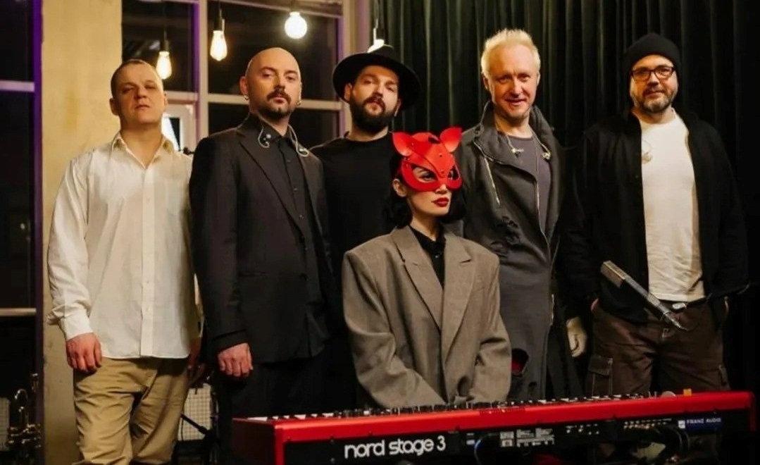 З гуртом Adam