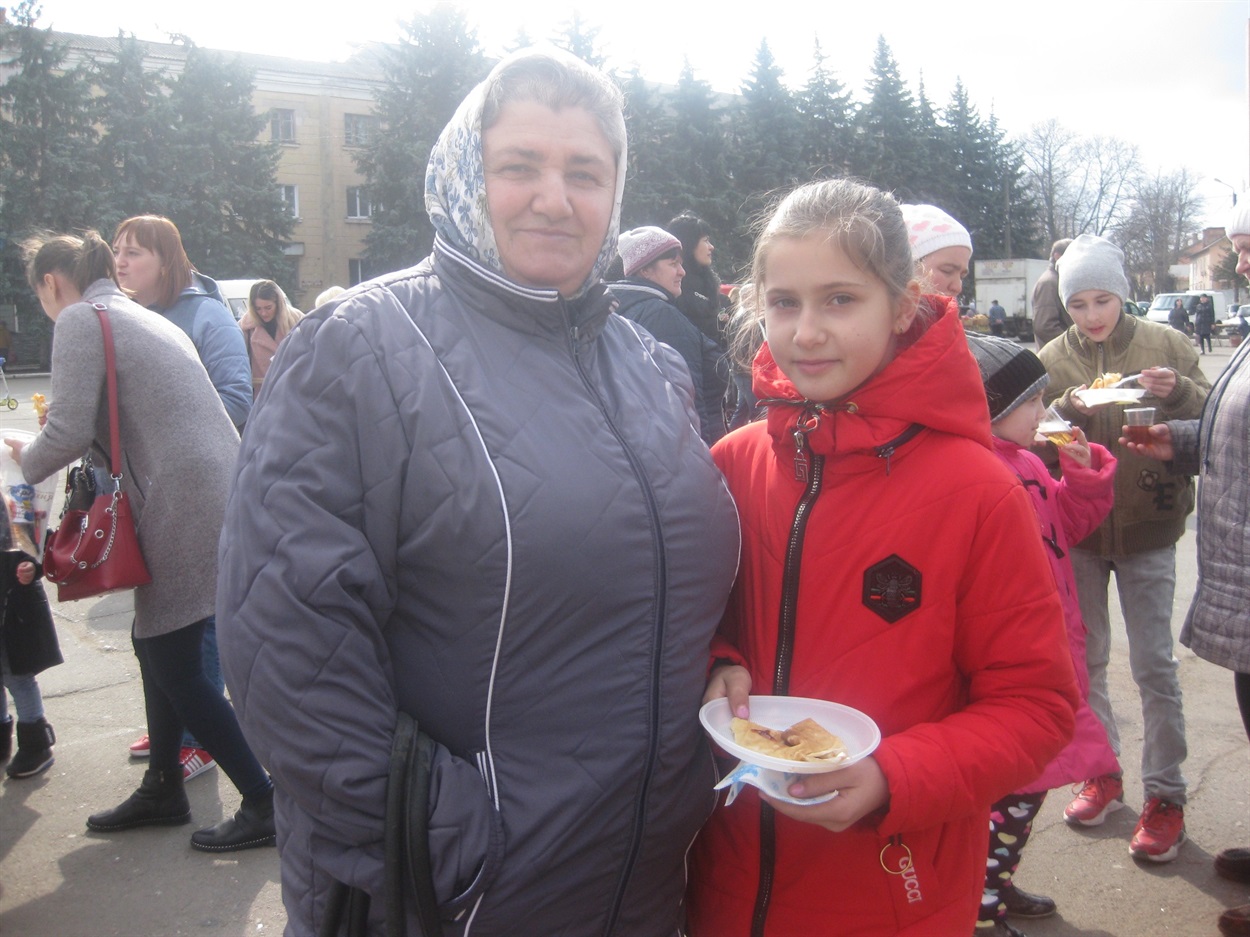 Аліна Гордієнко з бабусею