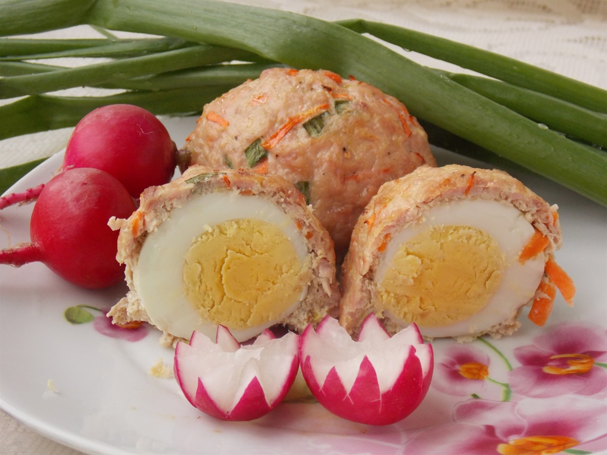 М'ясні зрази з вареними яйцями