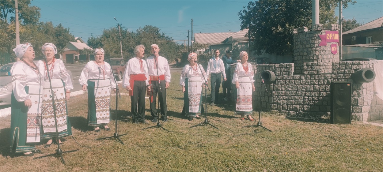 Перед відкриттям