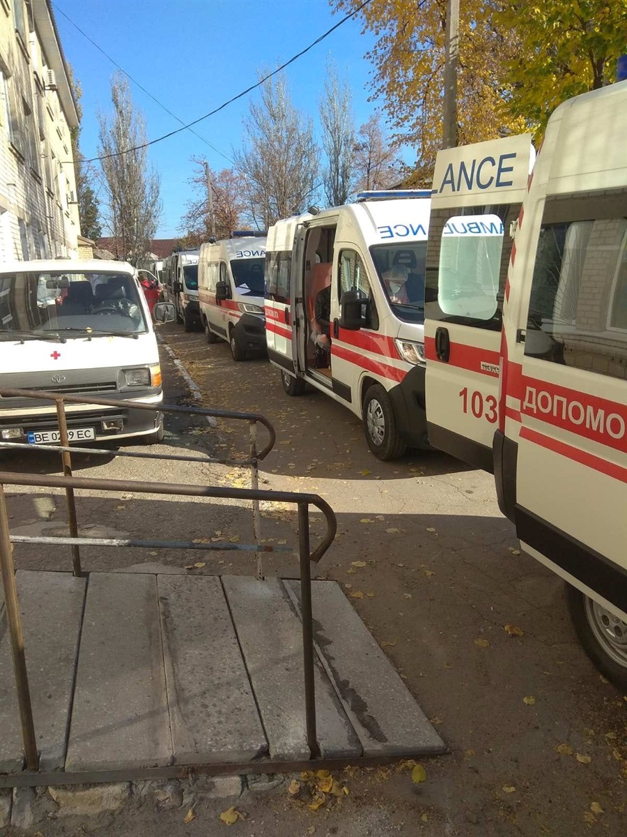 Перед приймальним відділенням в інфекційному шпиталі (ЦРЛ) Первомайська