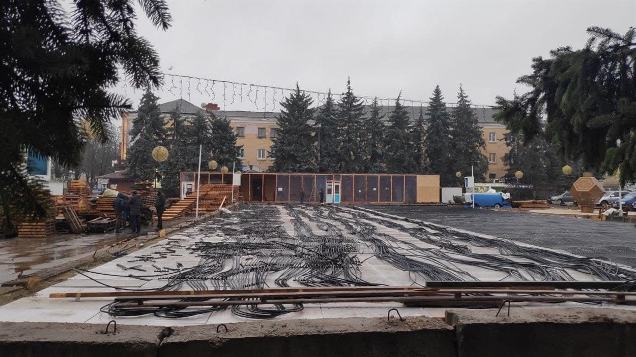 8 грудня 2021 року на центральній площі монтують ковзанку