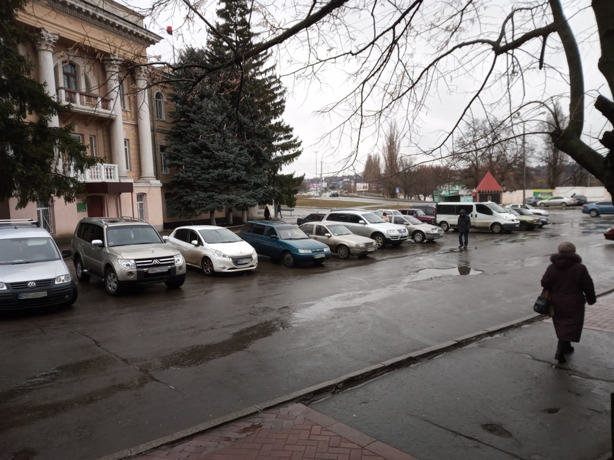 Первомайськ. Паркування тут на 12 лютого 2022 року безкоштовне