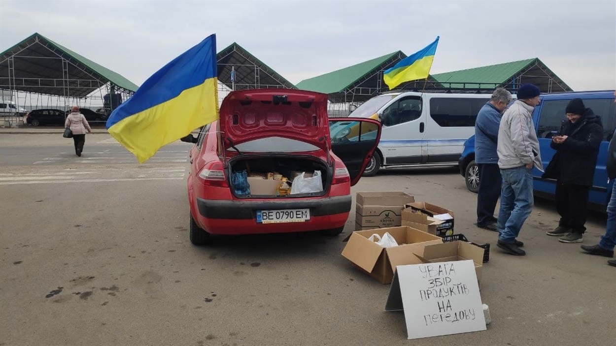 Первомайці допомагають армії