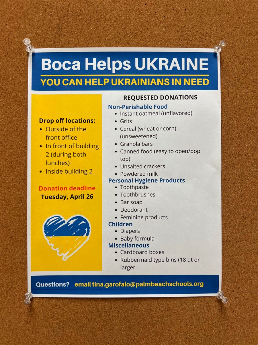 Ось так збирають допомогу Україні у Boca Raton Community High School