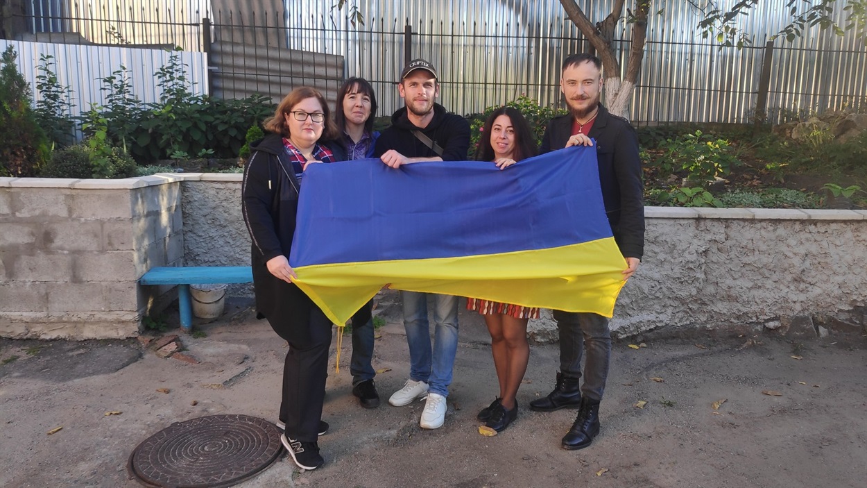 Редакція Гард.City із прапором