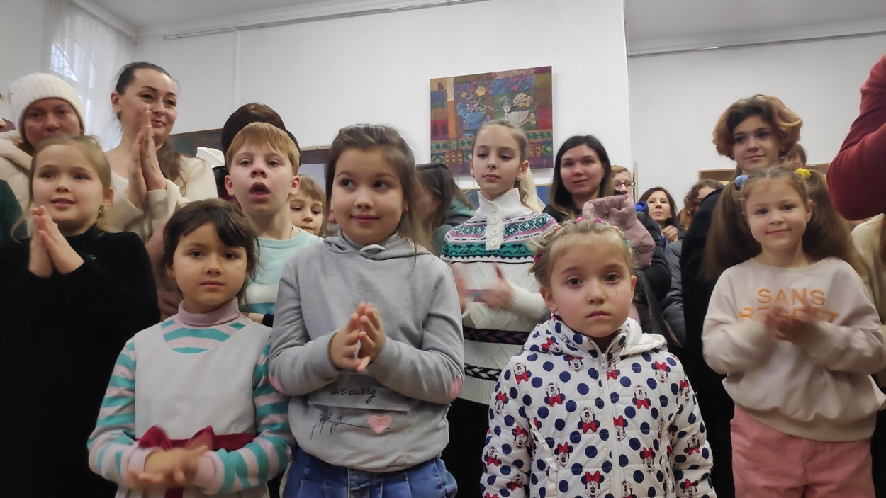 Маленькі глядачі у захваті від колядок