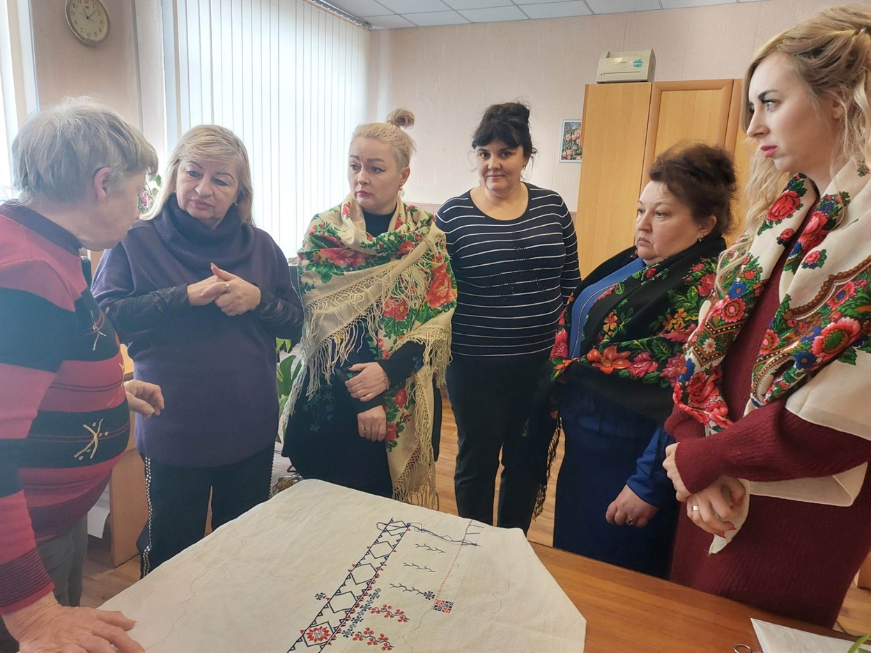 Наукою вишиваємо Україну