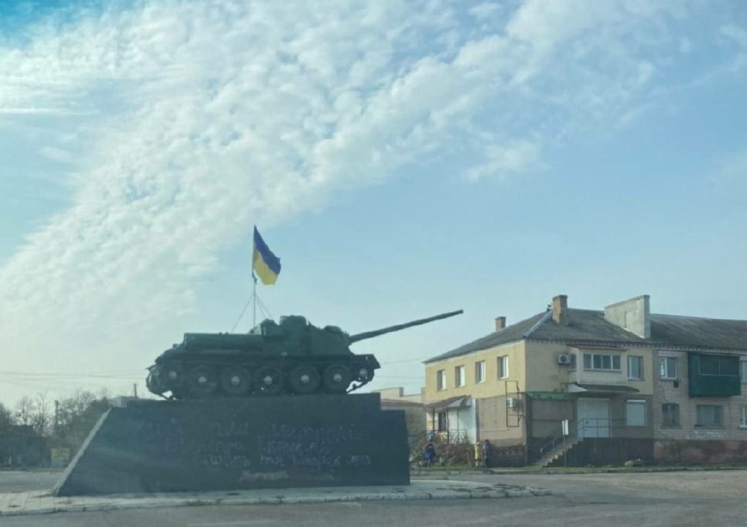 Український прапор у Білозерці 11 листопада 2022 року