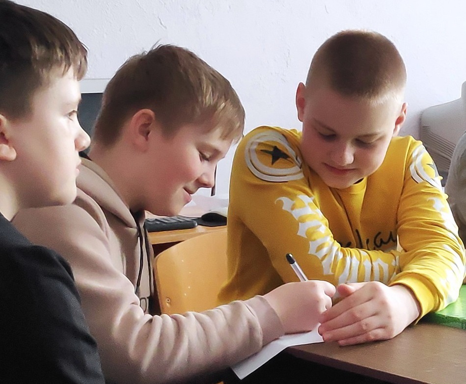 На гуртку радіоелектроніки 