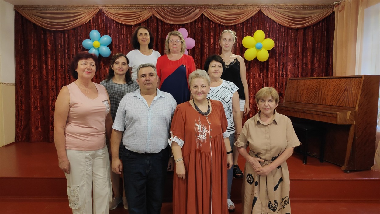 Викладачі Первомайської дитячої школи мистецтв у відділенні на Фрегаті