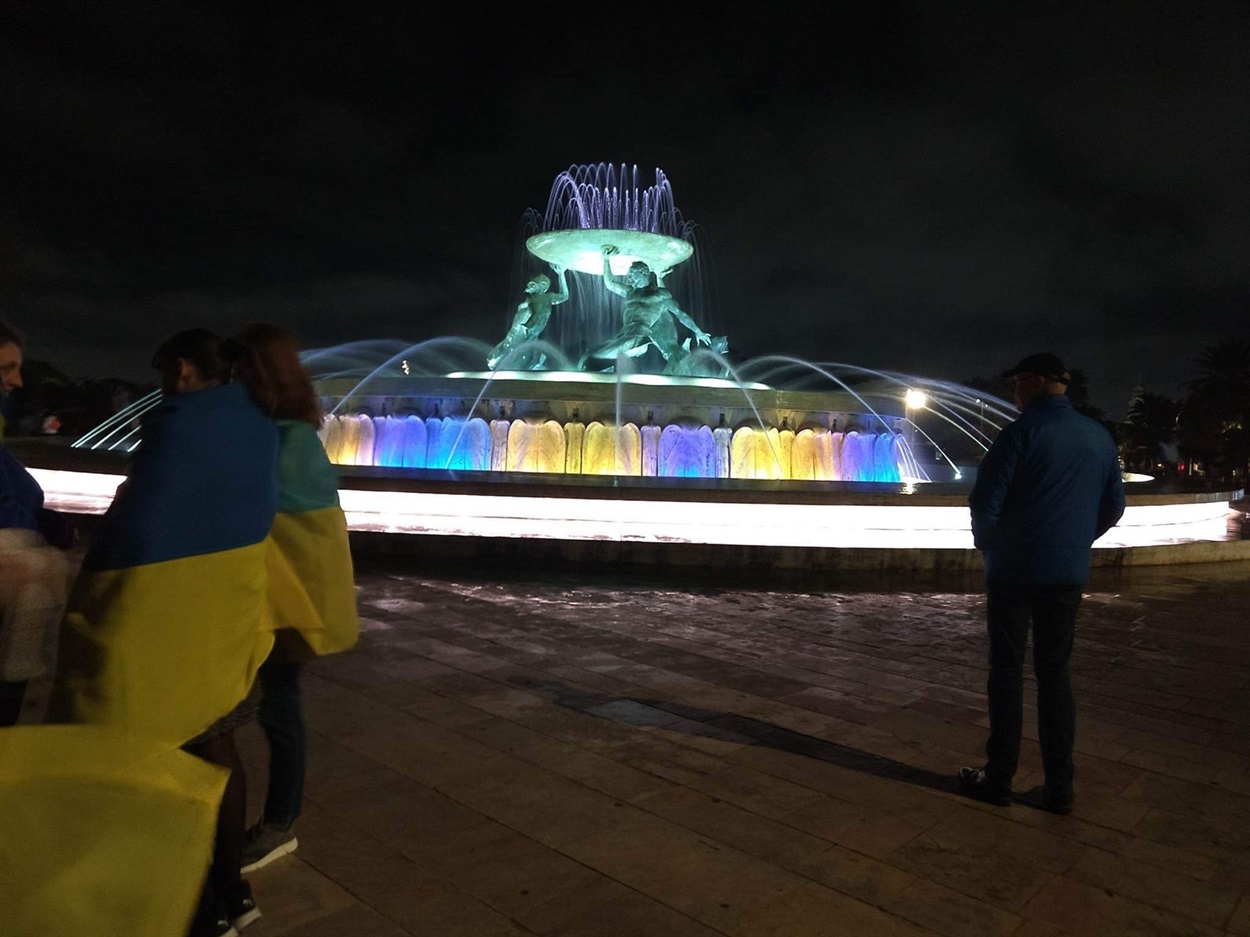  Головний фонтан Мальти 24 лютого був підсвічений жовтим і синім