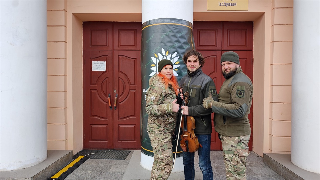 Олександр O'viola та волонтери БО «Едельвейси» 