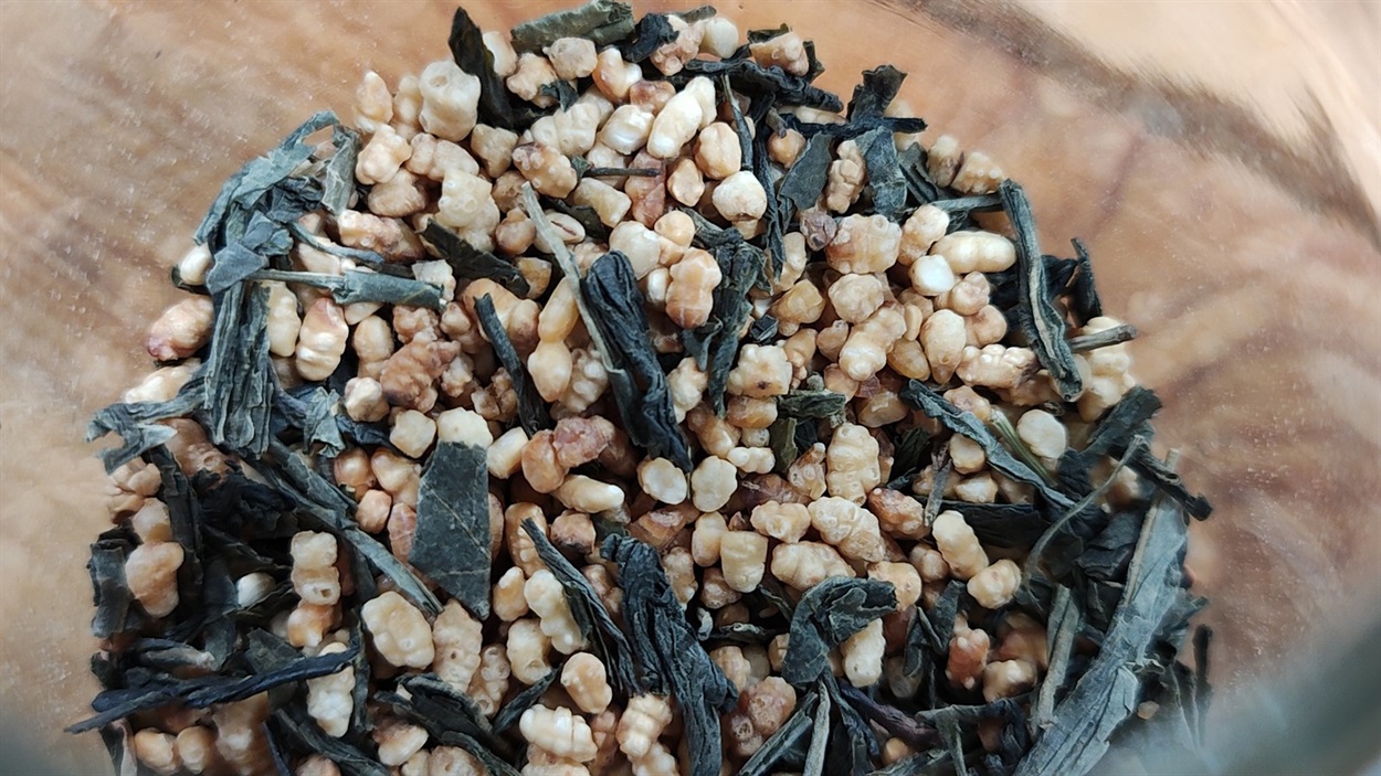 Чай із рисовим попкорном