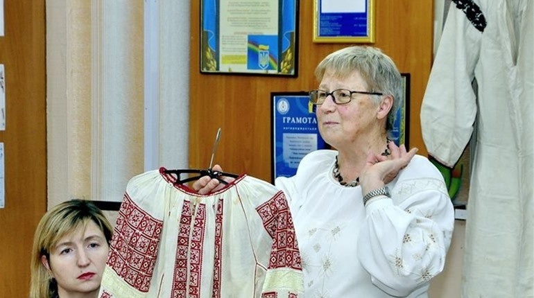 Жанна Семененко з Первомайська вишивальниця