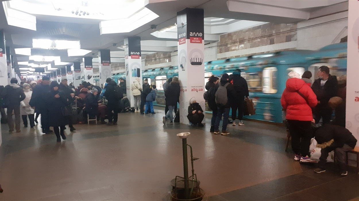 Станція метро «Героїв праці», перетворена на бомбосховище (24.02.2022)
