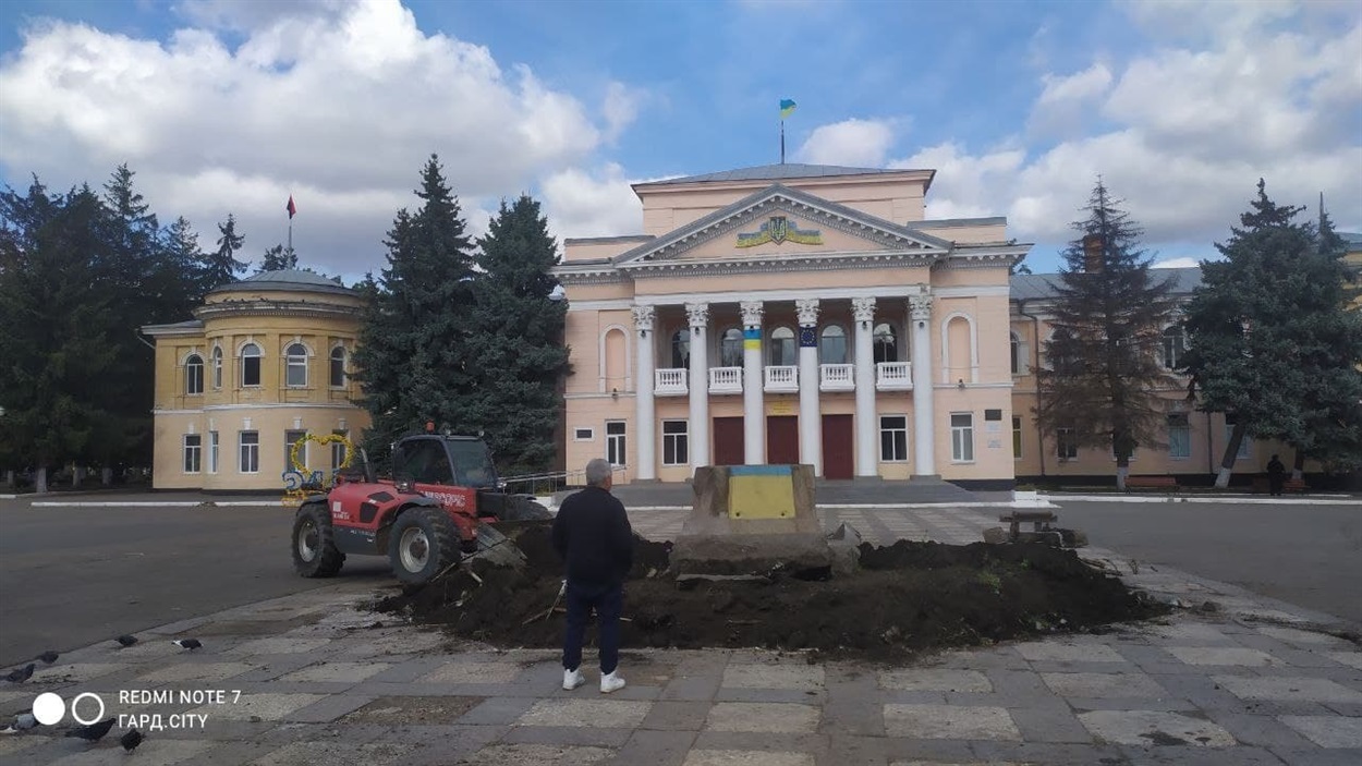 Демонтування постаменту, жовтень 2021 року
