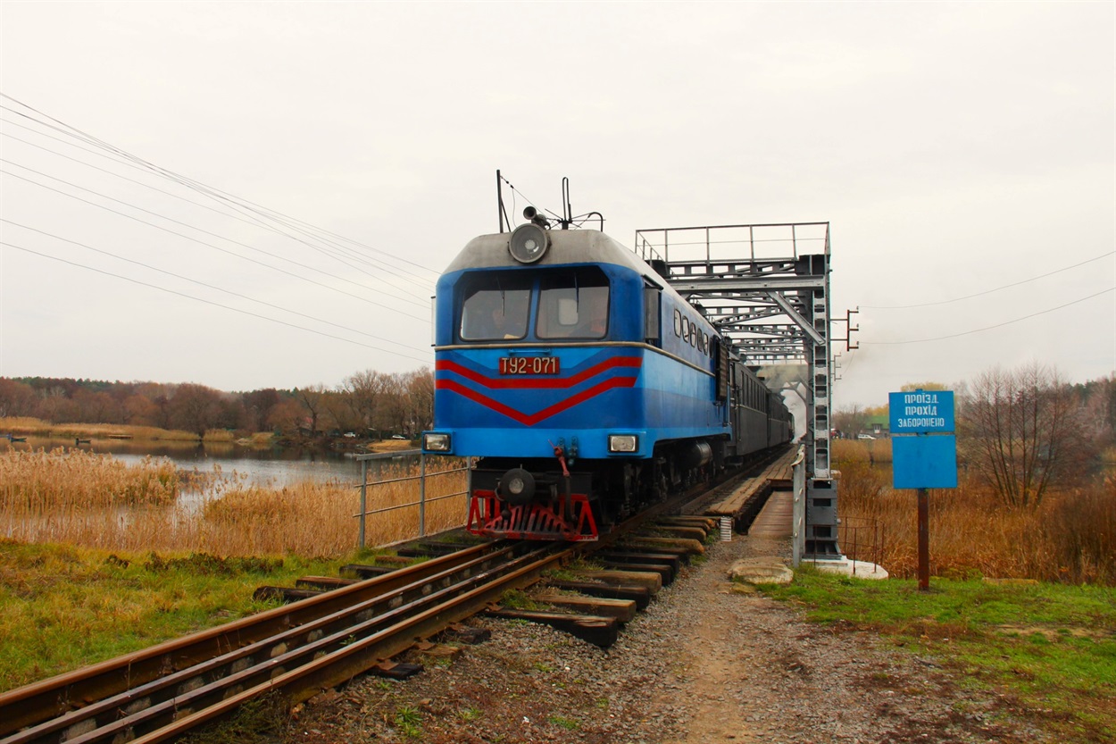 Тепловоз на вузькоколійній залізниці