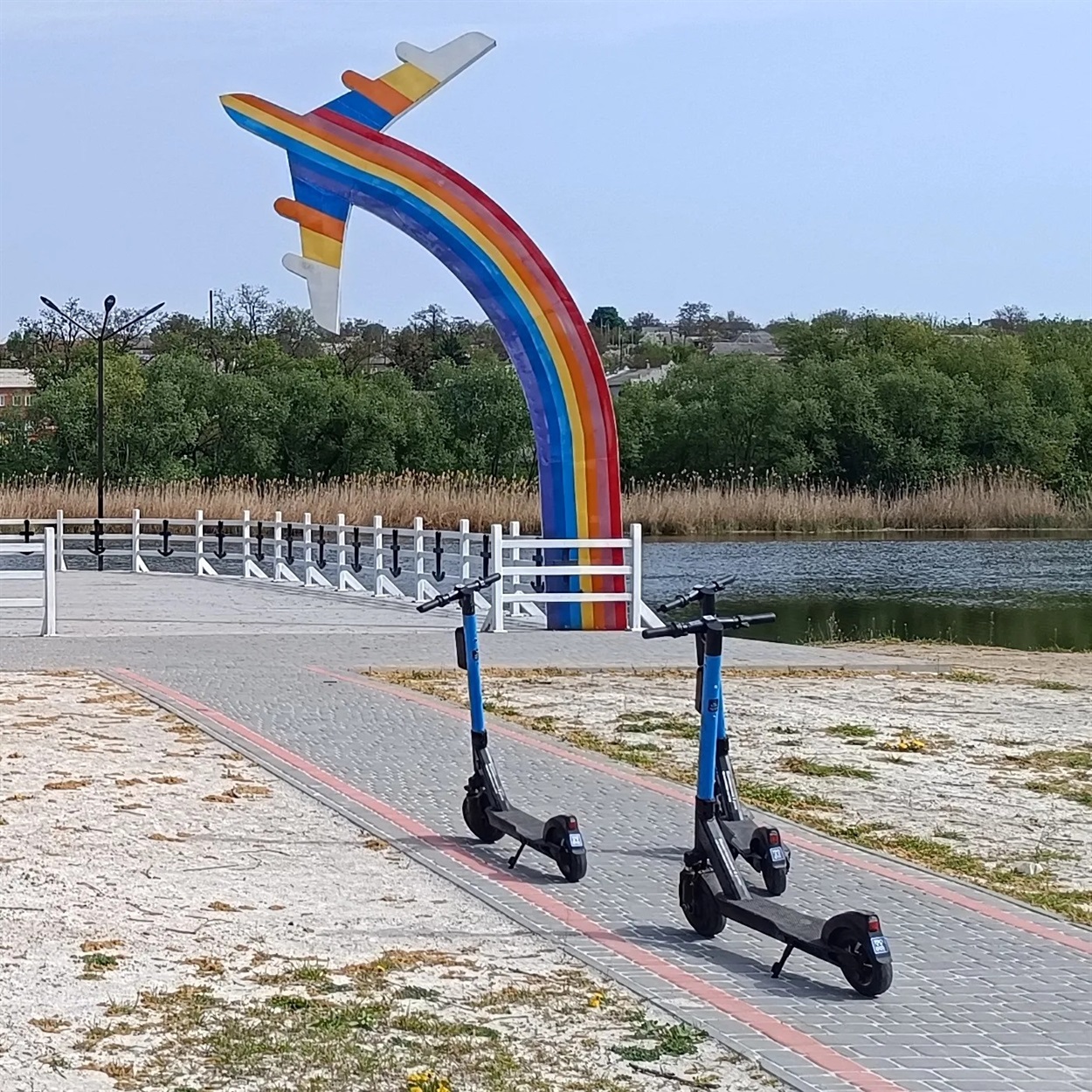 Електросамокати на березі Бугу. 