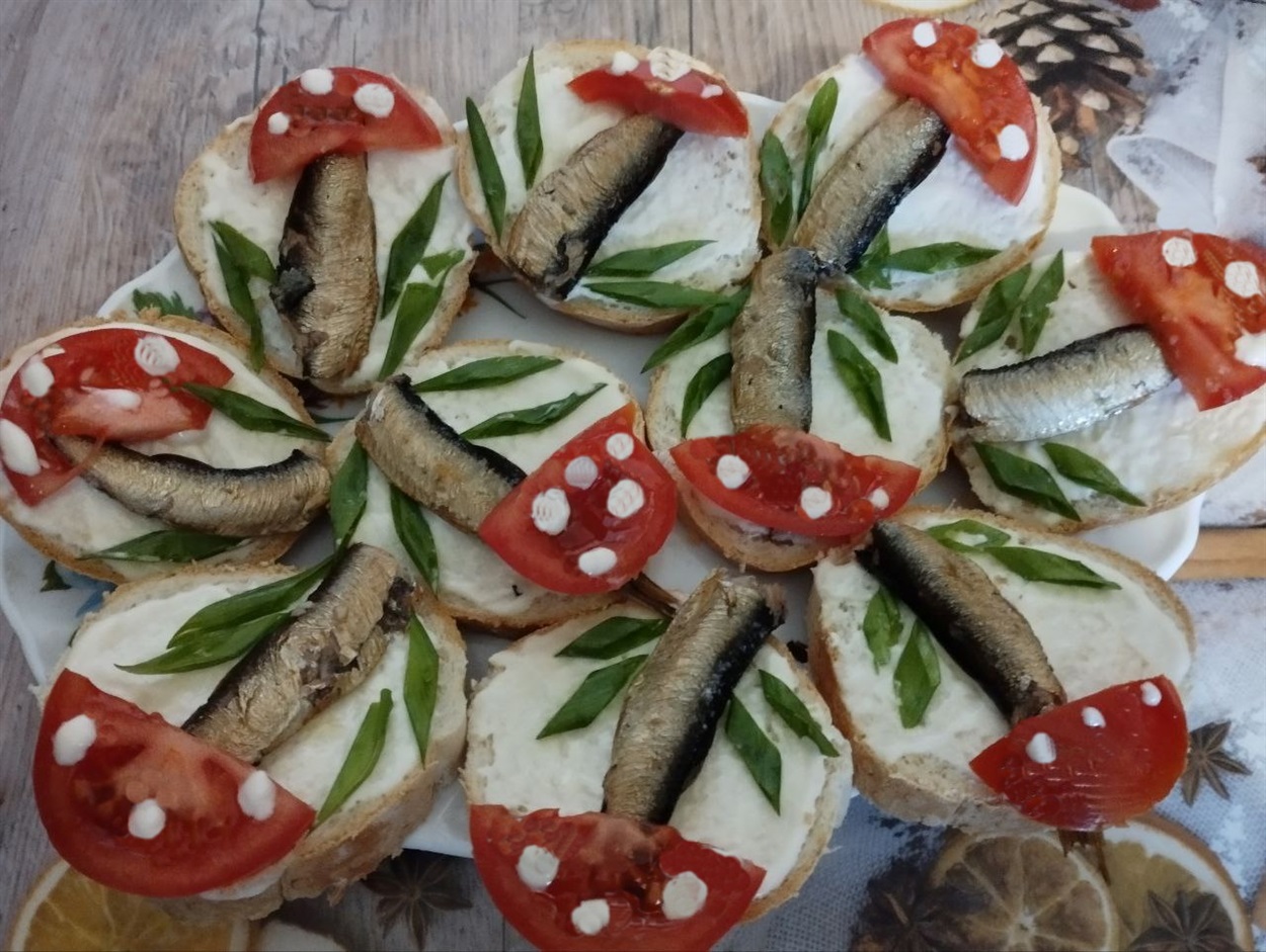 Канапки зі шпротами