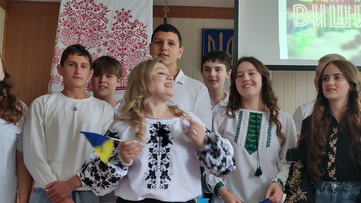 Виступає 9 клас