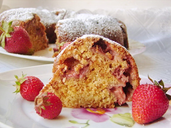 Манник з полуницею