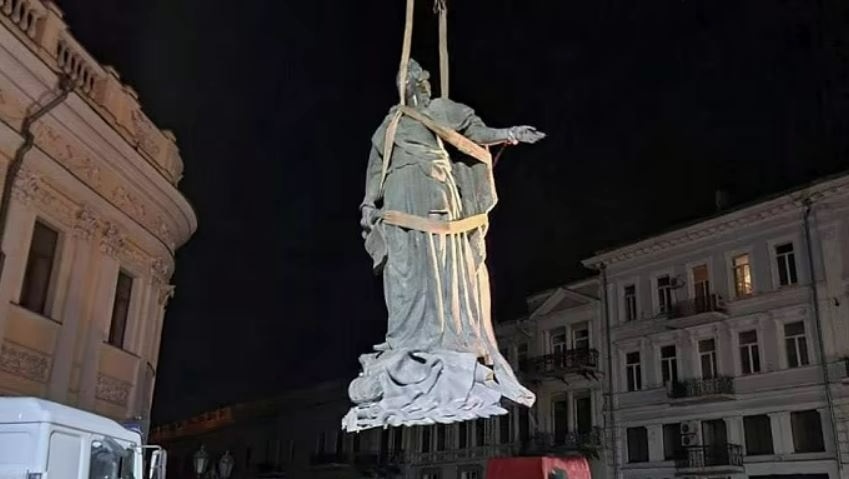 Демонтаж пам'ятника російській цариці в Одесі