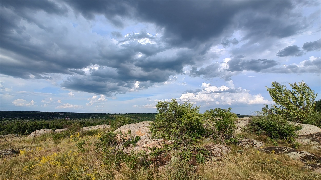Камені і хмари
